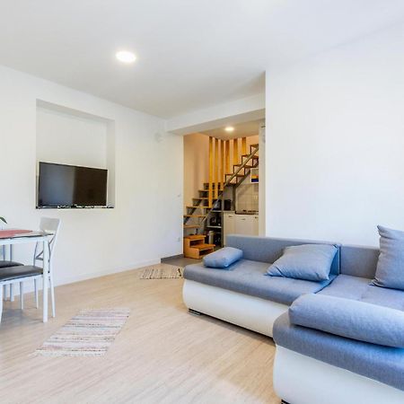 Gorgeous Apartment In Omis With Kitchen ภายนอก รูปภาพ