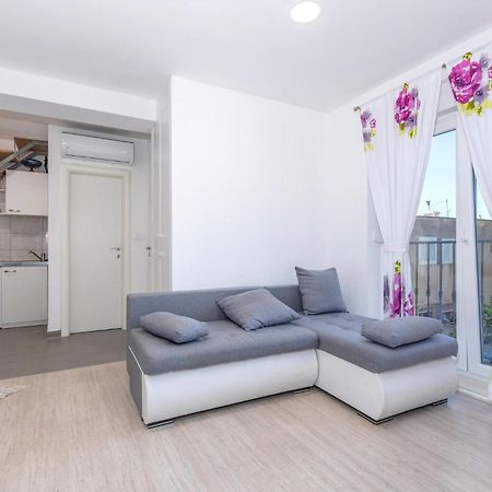 Gorgeous Apartment In Omis With Kitchen ภายนอก รูปภาพ