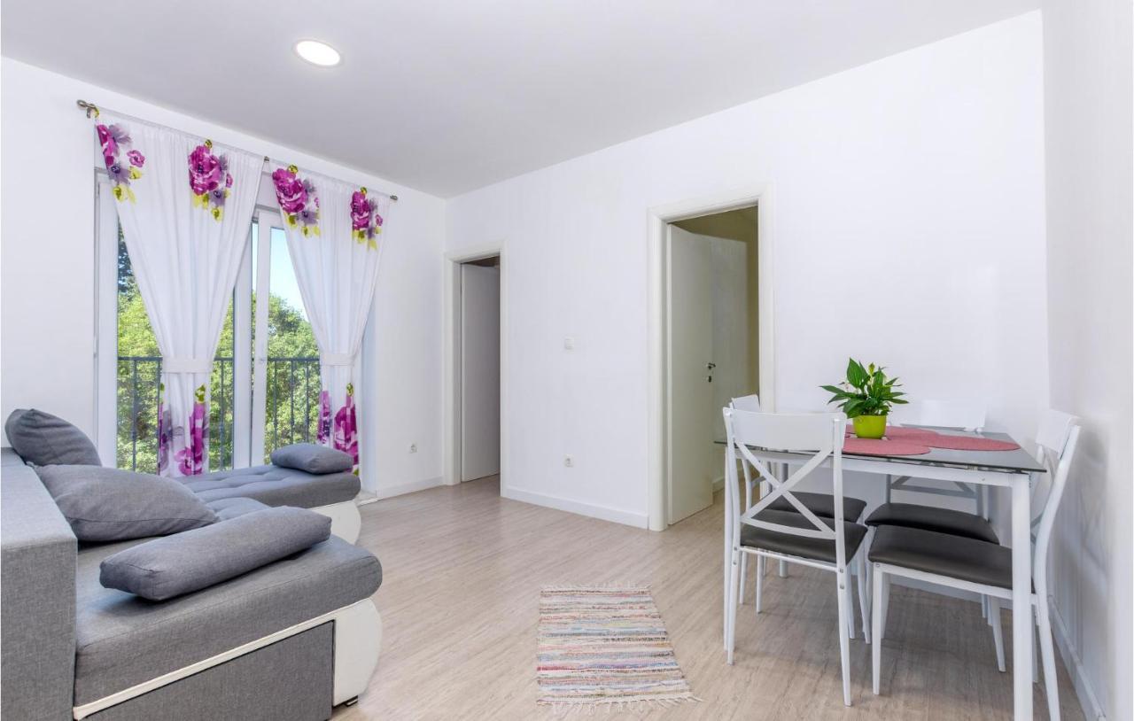 Gorgeous Apartment In Omis With Kitchen ภายนอก รูปภาพ