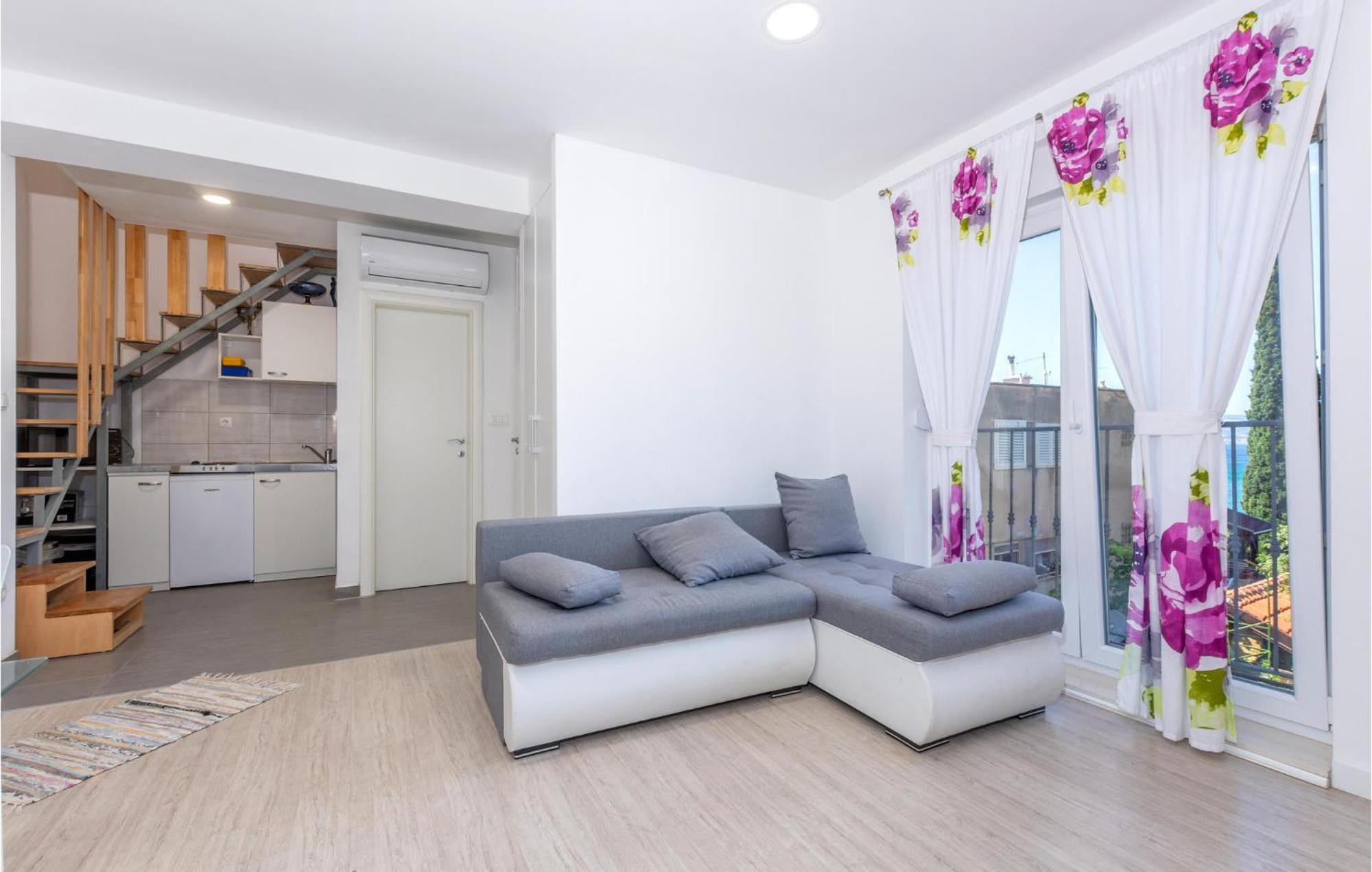 Gorgeous Apartment In Omis With Kitchen ภายนอก รูปภาพ